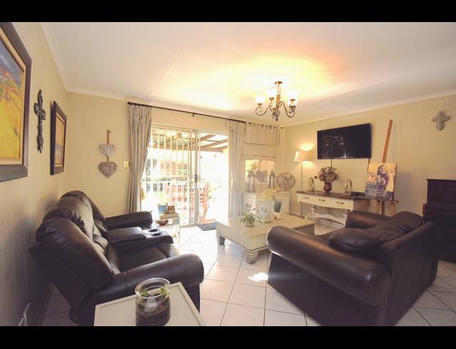 2 BEDROOM SIMPLEX FOR SALE IN NORTHWOLD